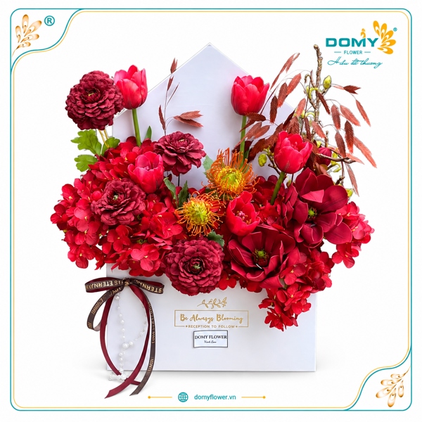 HỘP HOA LỤA BAO THƯ TONE ĐỎ